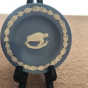 Wedgewood plate, traditional blue collector item!